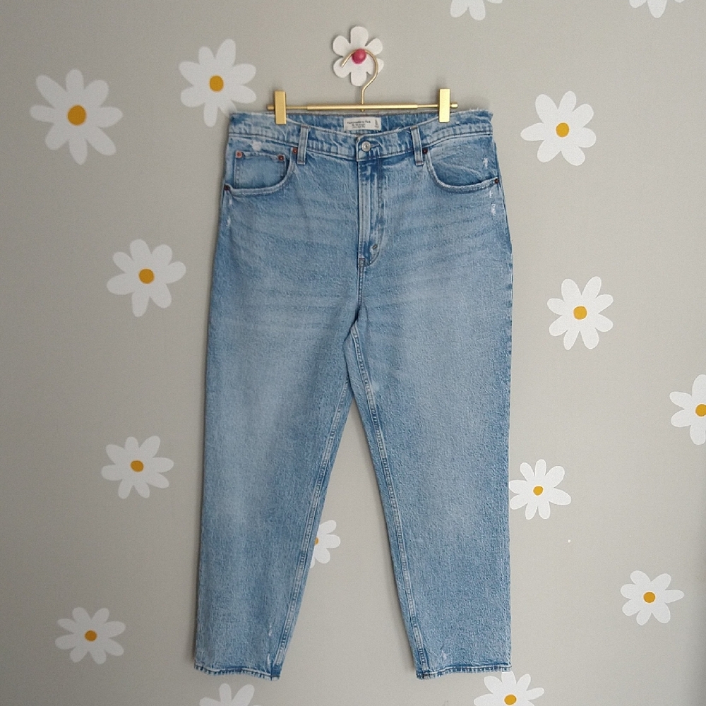 Abercrombie & Fitch The 90s Straight Ultra High Rise Jeans Medium Wash 14S